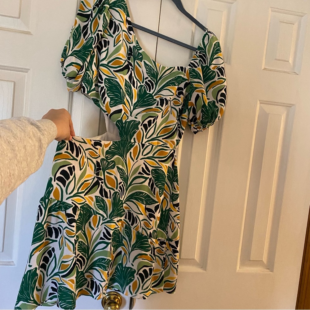 City studio juniors green leaf print cutout mini dress, size 11